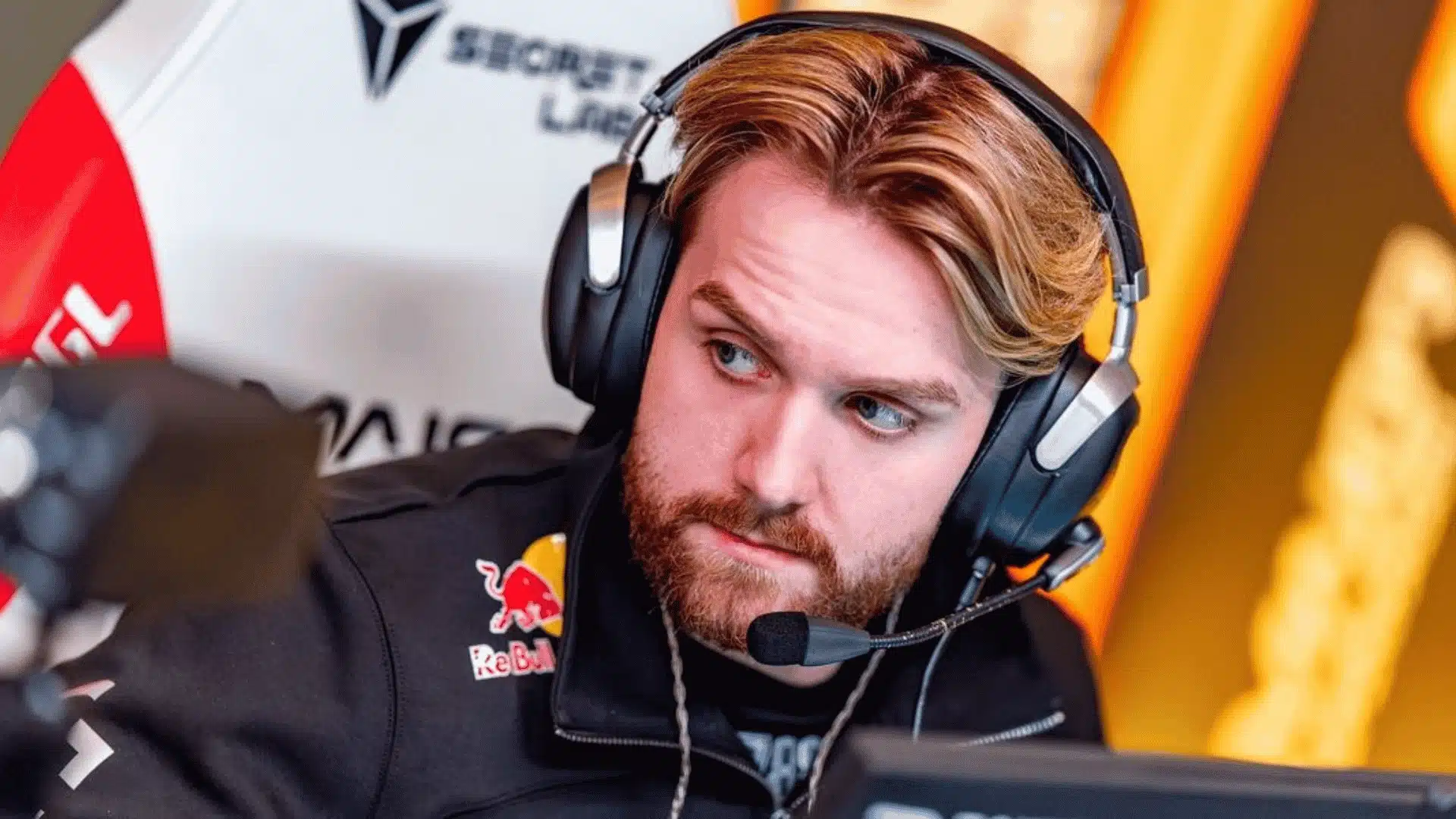 Niko wearing headset during CS2 settings setup session
